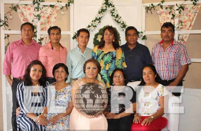 La Familia Wong Guzmán celebró en peno la jubilación del IMMS de: Agustina Wong