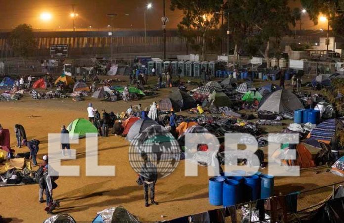 Estados Unidos Regresa a México 12 mil Migrantes que Esperan Asilo