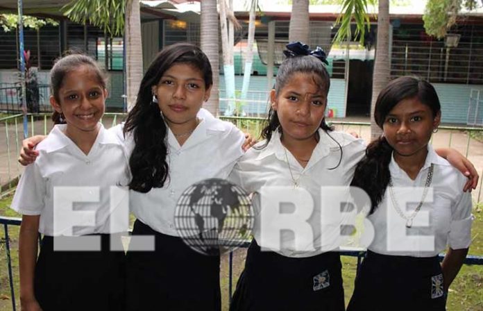 Aurora Zamora, Mayté Guzmán, Mariana Rodríguez, Evelin Ortiz, estudiantes de la primaria “1o. de Mayo”.