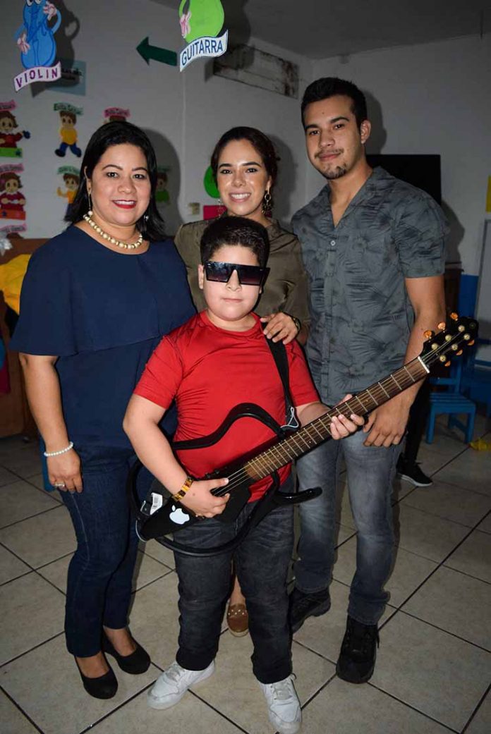 Lucy Mujica, Alexa, Arturito, Ildefonso Ochoa Jr.
