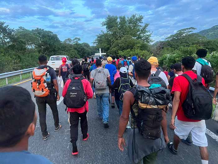 En sima Caravana Sale de Chiapas con 2 mil 500 Migrantes