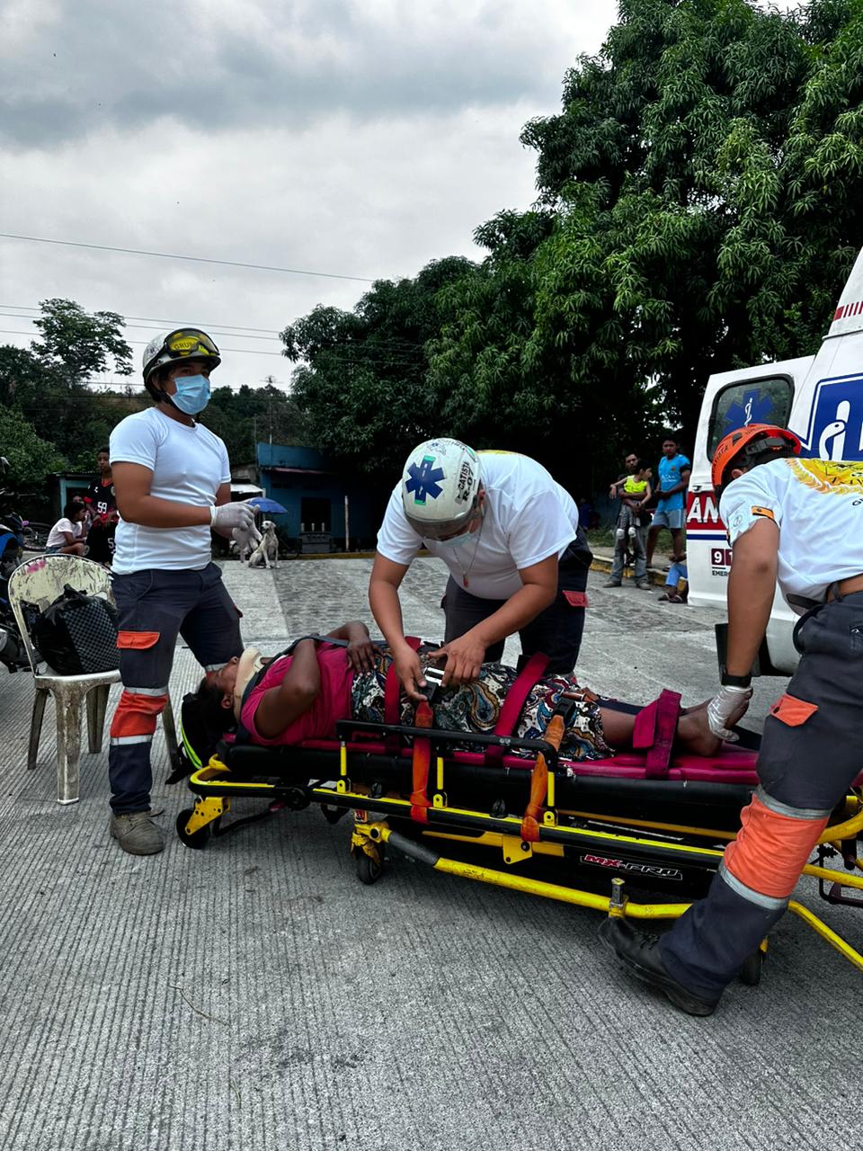 EL ORBE AL MOMENTO: Accidente entre motociclistas deja una persona del sexo  femenino con lesiones en la colonia el confeti. - Periódico El Orbe.