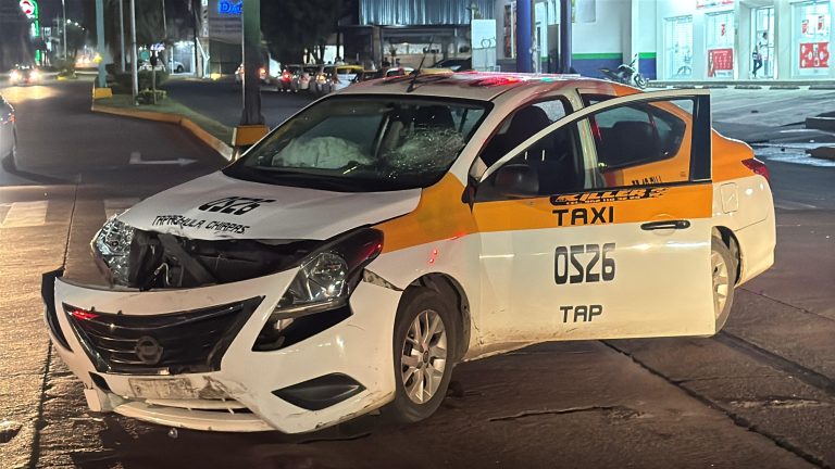 Accidente entre taxi y motocicleta deja un lesionado en Tapachula
