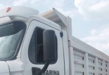 Camión de Volteo Vinculado a la Marina Provocó Daños a Varios Vehículos en la Carretera Costera