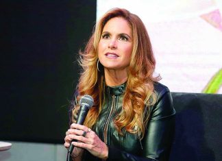 Lucero Dedica Amorosa Felicitación de Cumpleaños a su Mamá
