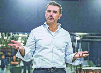 Critican a Sergio Mayer por Dormir en Sesiones del Congreso