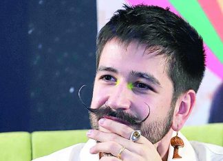 Camilo Entrena a su Hija Índigo Para Comer Chile Mexicano