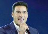 Carlos Rivera Rompe su “Discreción” y Felicita a Cynthia Rodríguez