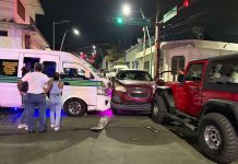 Fuerte percance entre combi y camionetas deja pasajeros lesionados en Tapachula