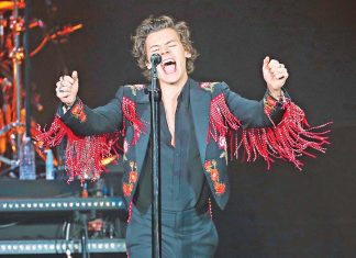 Harry Styles Preocupa a sus Fans Tras Caer en Pleno Escenario