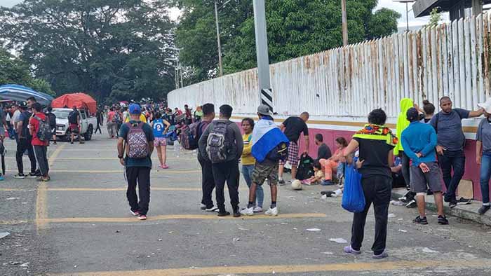 Caravana De Migrantes Queda Varada En Oficinas Migratorias De “cerro Gordo” En Huixtla 