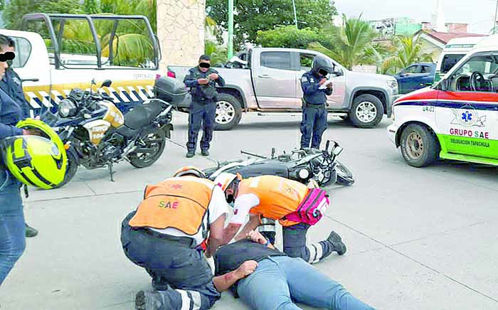 Taxista Arrolla A Motociclista Y Huye - Periódico El Orbe.