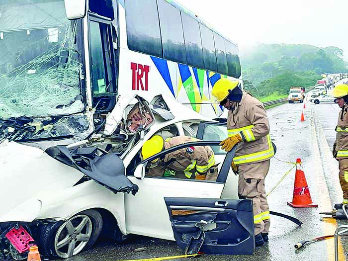 Un Muerto En Choque De Auto Contra Cami N De Pasaje Peri Dico El Orbe