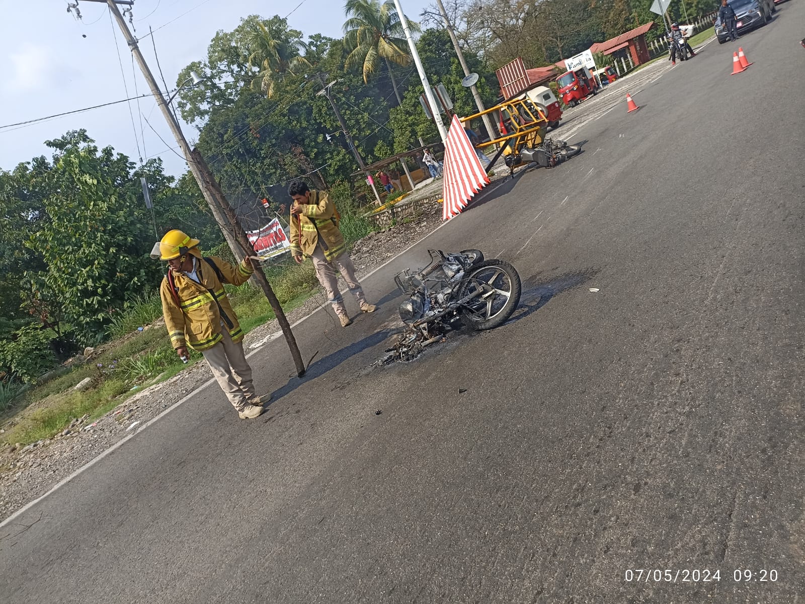 Se Registró Un Accidente Automovilístico Entre Un Mototriciclo Y Una Motocicleta Que Dejó Como 0034